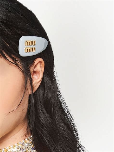 miu hair clips.